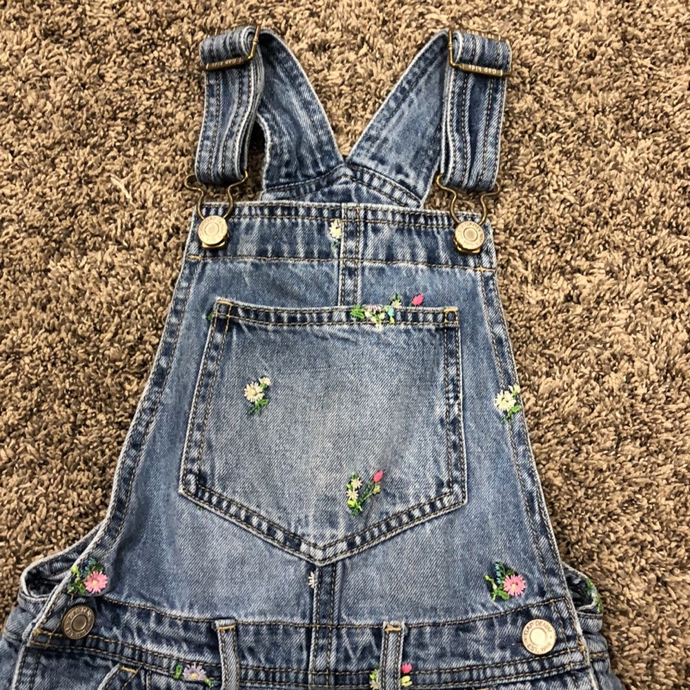 GAP Denim Girls Overall Floral Shorts Size Small - Picture 3 of 7